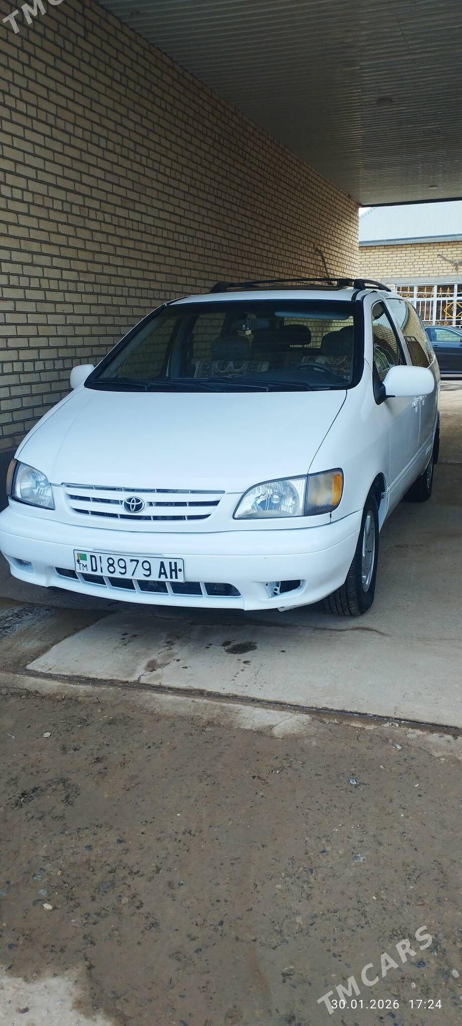 Toyota Sienna 2001 - 150 000 TMT - Бабадайхан - img 1