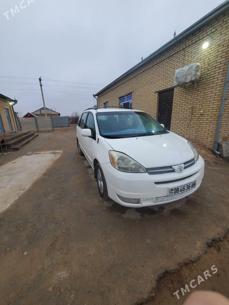 Toyota Sienna 2005 - 230 000 TMT - Мары - img 1
