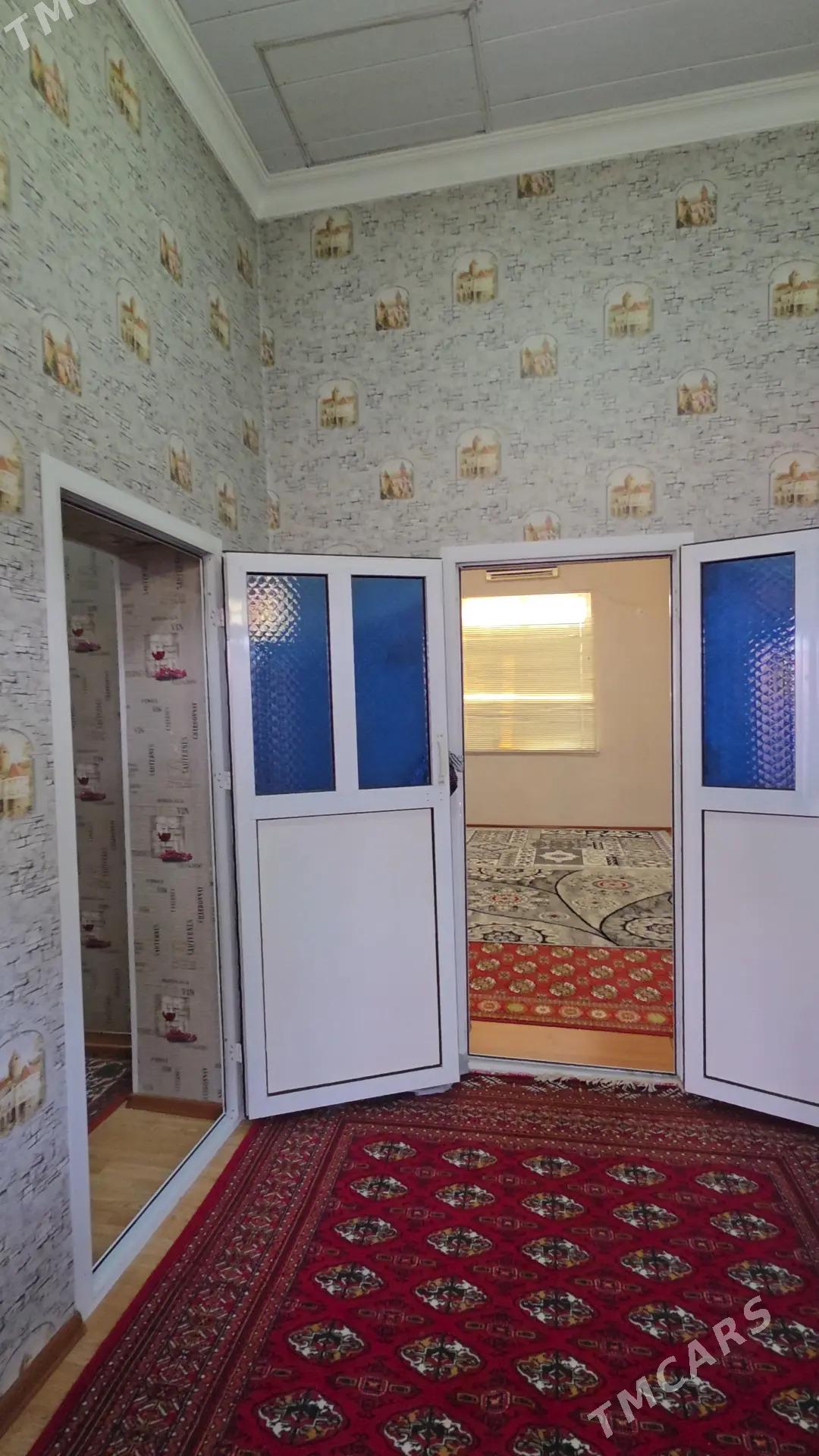 Mary s. Budyonny Metjidin yany - Mary - img 1