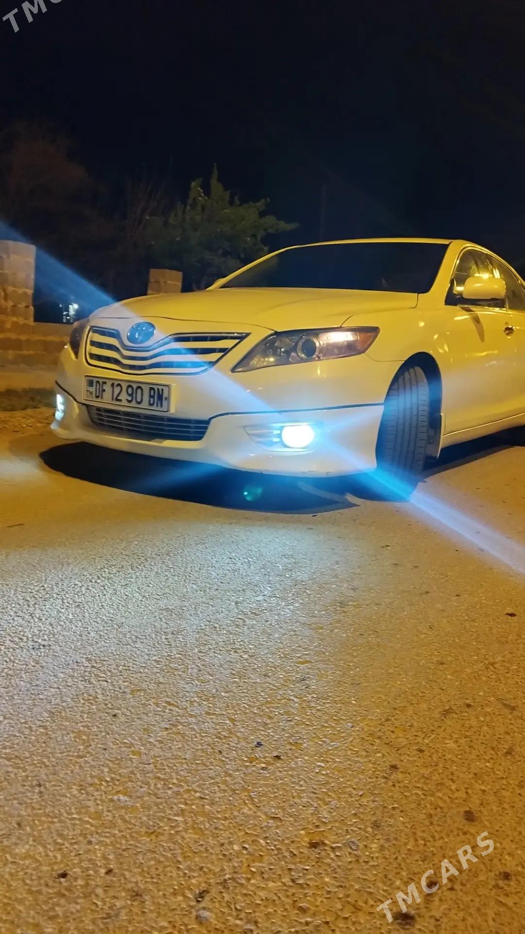 Toyota Camry 2010 - 140 000 TMT - Гызыларбат - img 1