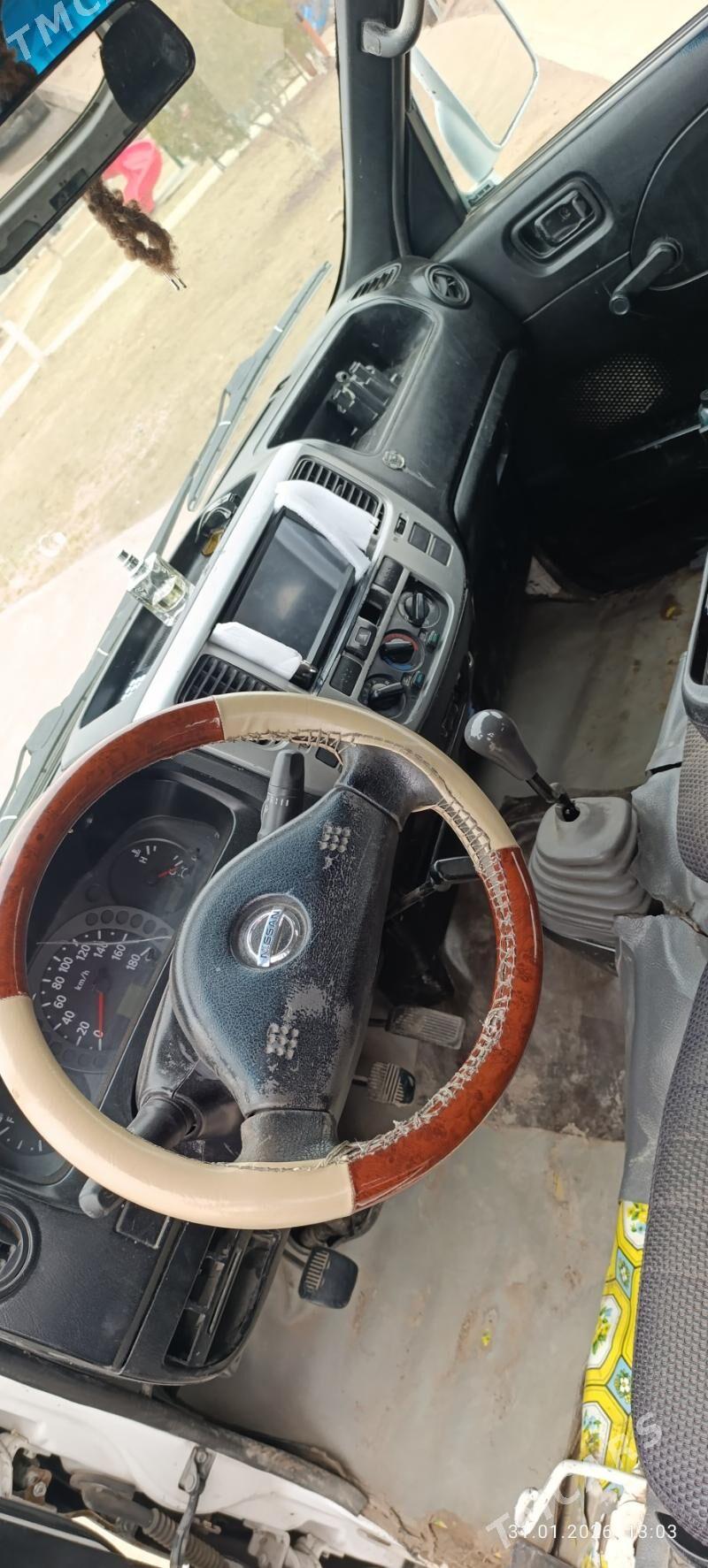 Nissan Urvan 2007 - 140 000 TMT - Дашогуз - img 1