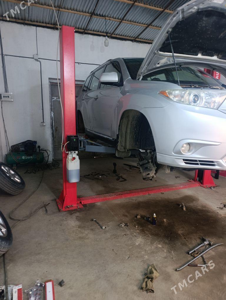 Toyota Highlander 2012 - 330 000 TMT - Бахарден - img 1