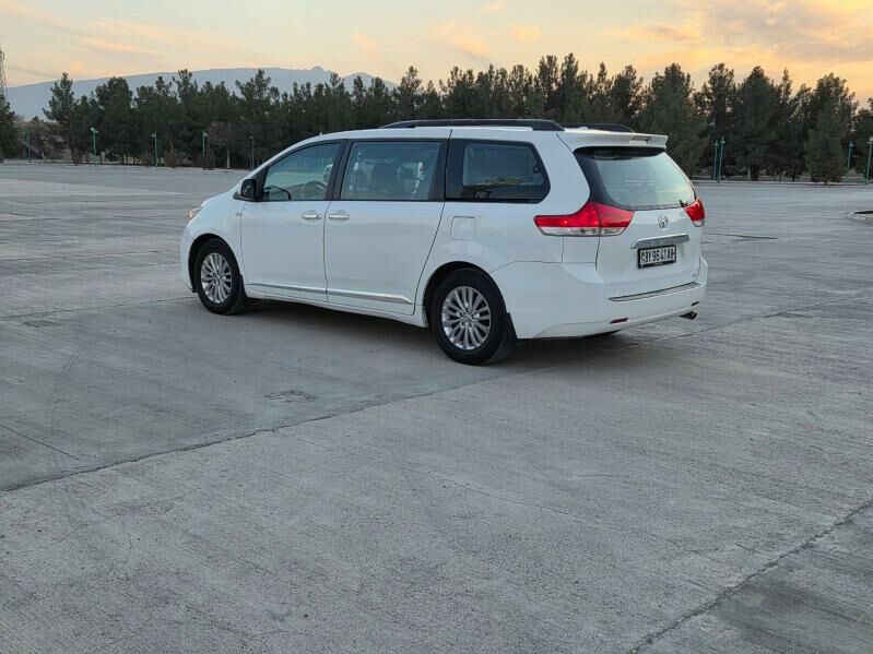 Toyota Sienna 2011 - 295 000 TMT - Гёкдепе - img 1