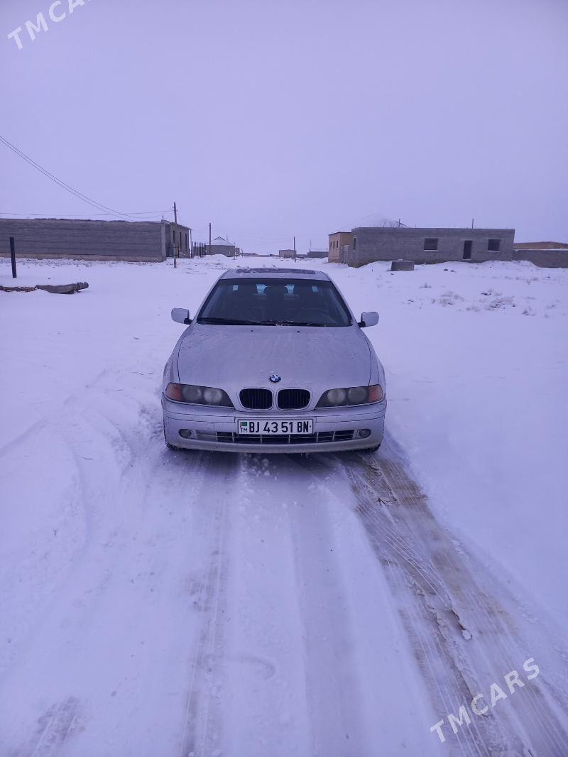 BMW E39 1998 - 90 000 TMT - Гызыларбат - img 1