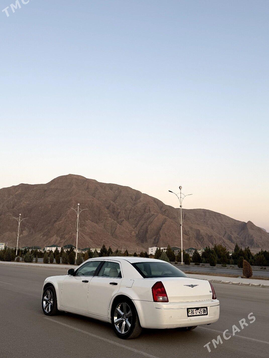 Chrysler 300C 2005 - 65 000 TMT - Балканабат - img 1