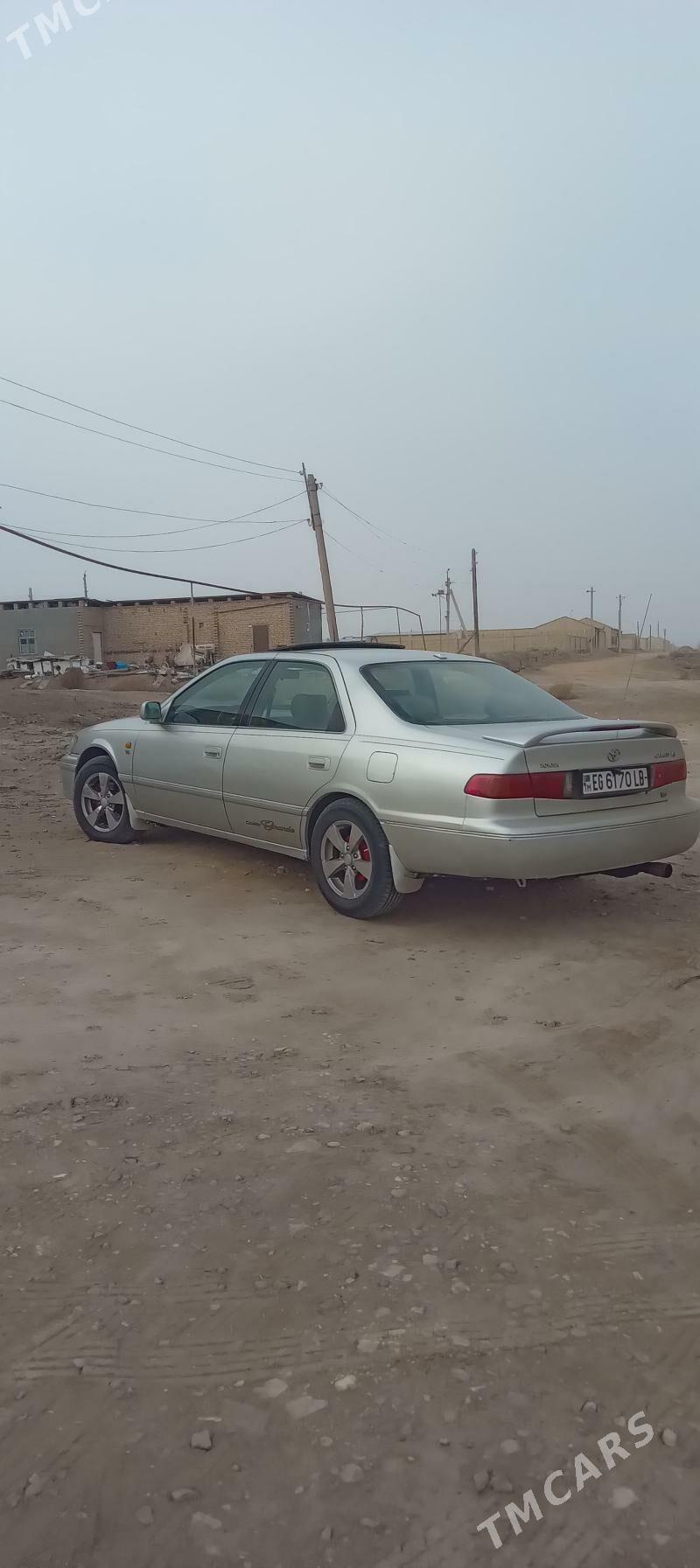 Toyota Camry 2000 - 150 000 TMT - Saýat - img 1