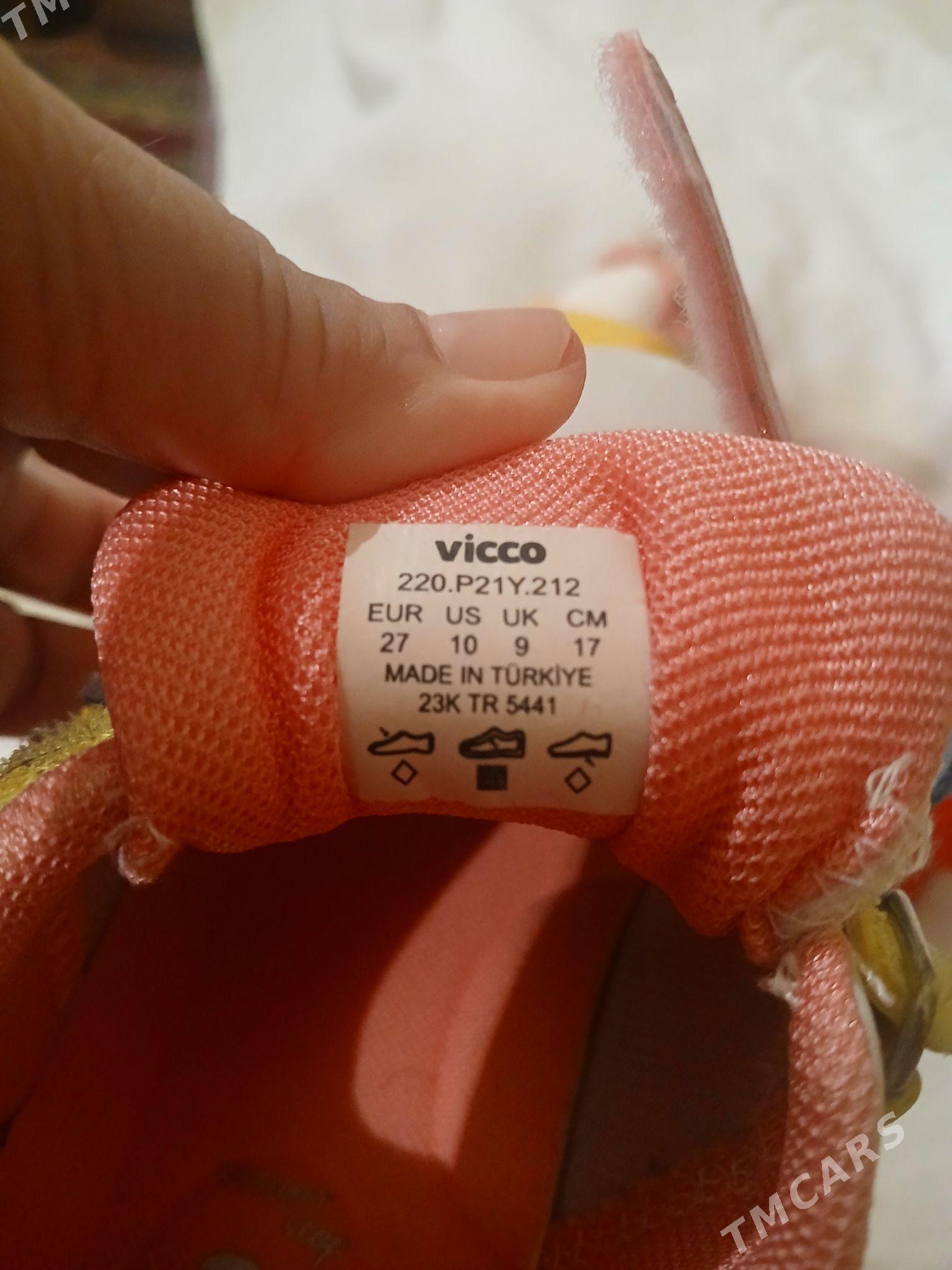 Детские кроссовки - Дашогуз - img 1