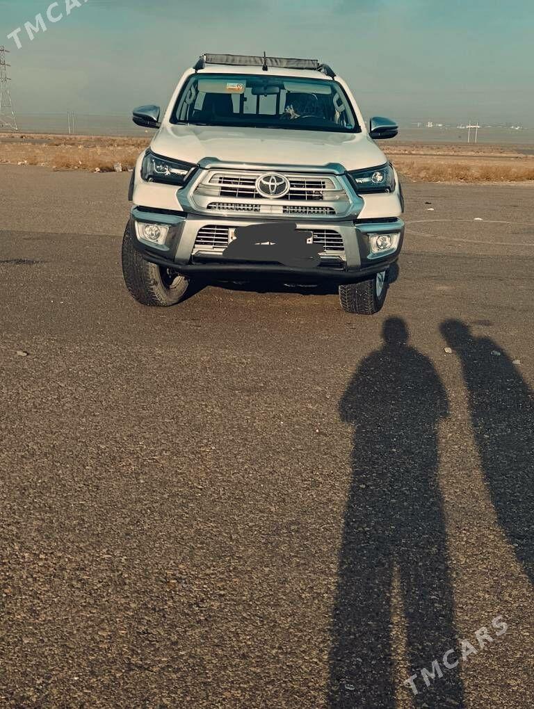 Toyota Hilux 2022 - 590 000 TMT - Гызыларбат - img 1