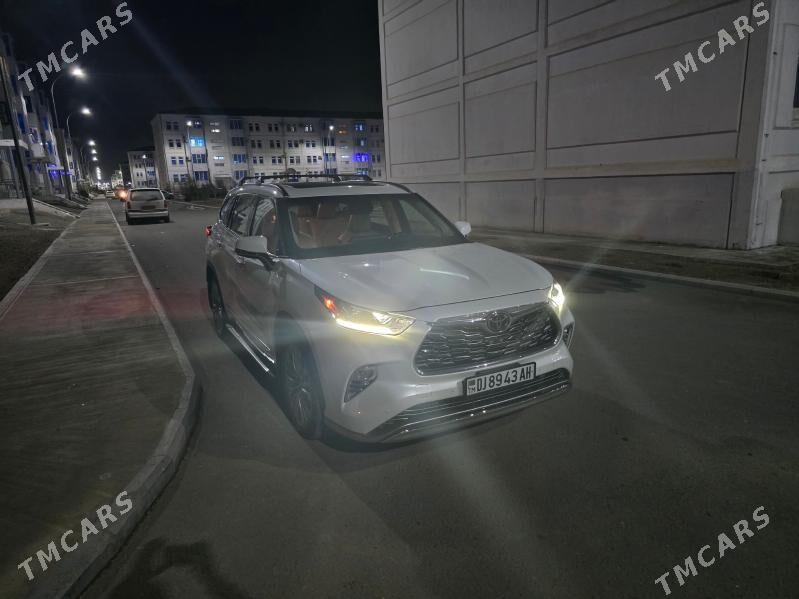 Toyota Highlander 2022 - 710 000 TMT - Гёкдепе - img 1