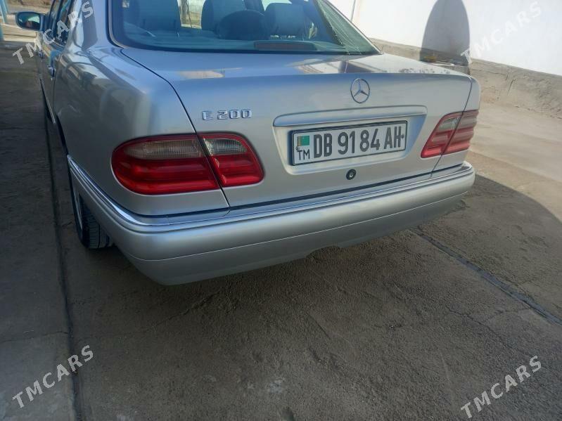 Mercedes-Benz E320 1999 - 125 000 TMT - Кака - img 1