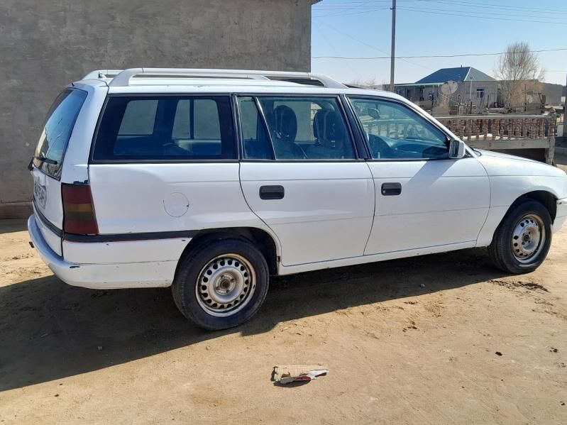 Opel Astra 1993 - 25 000 TMT - Ак-Бугдайский этрап - img 1