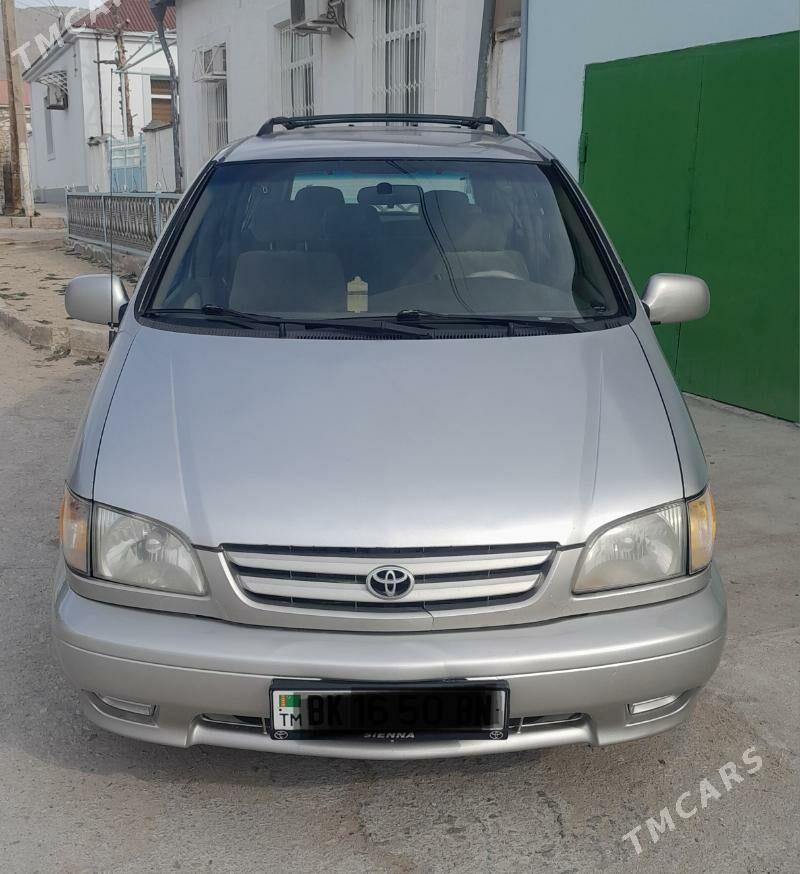 Toyota Sienna 2002 - 175 000 TMT - Балканабат - img 1