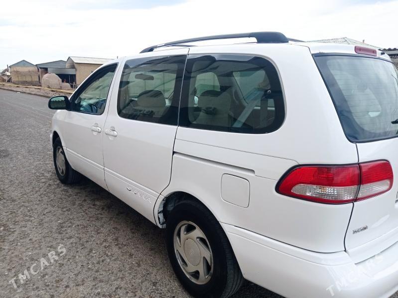 Toyota Sienna 2002 - 200 000 TMT - Сакарчага - img 1