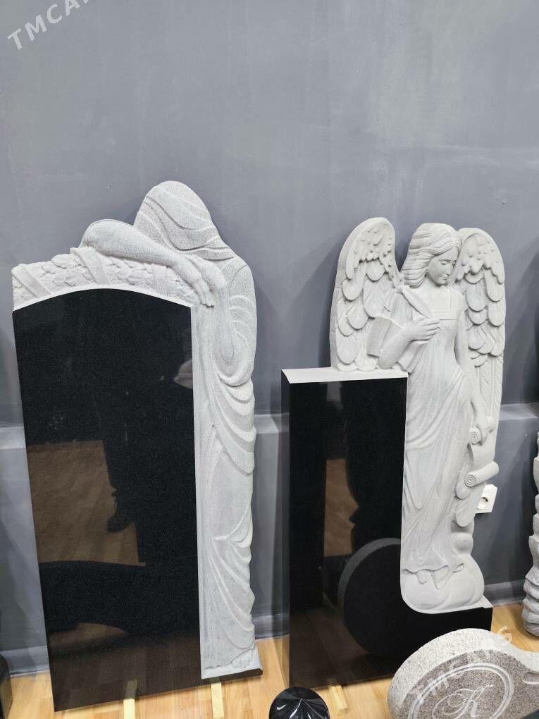 Памятники Портреты Надписи - Türkmenbaşy - img 1