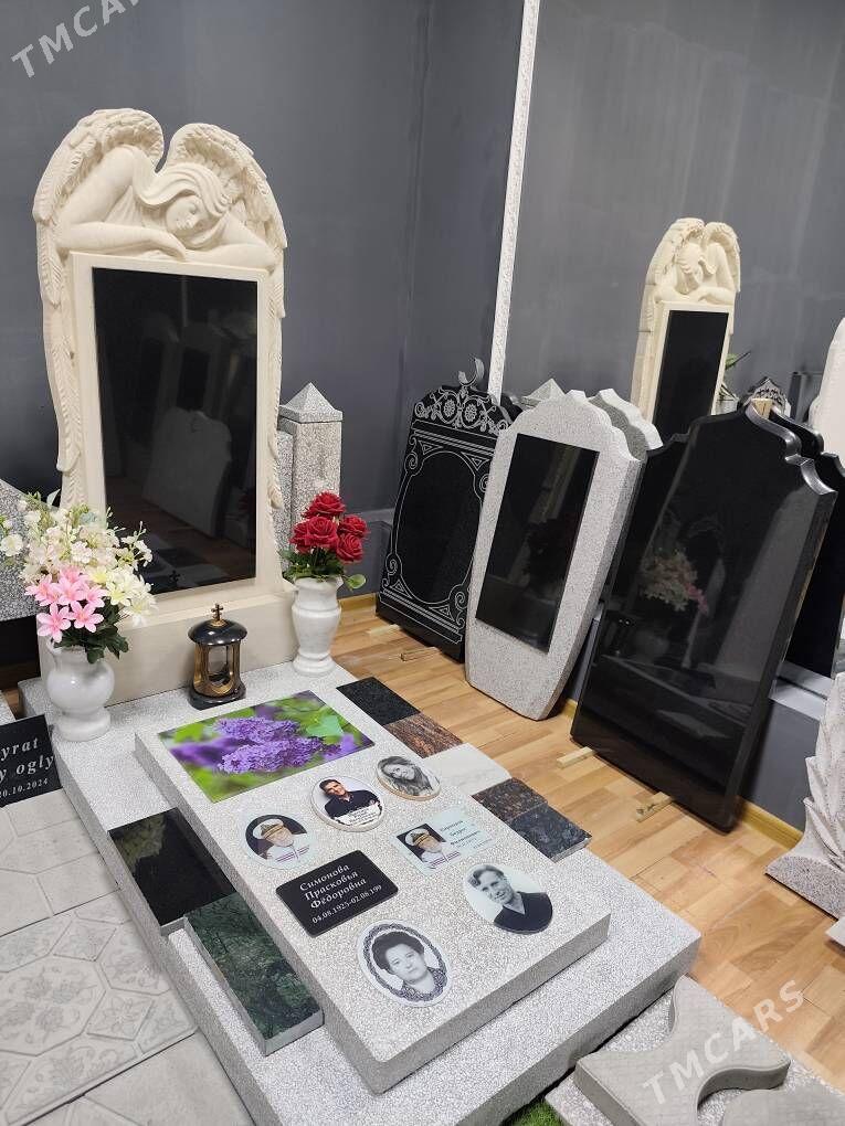 Памятники Портреты Надписи - Балканабат - img 1