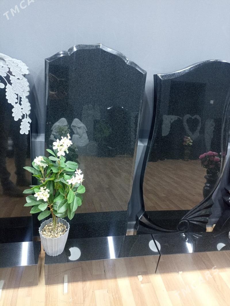 Памятники Портреты Надписи - Туркменбаши - img 1