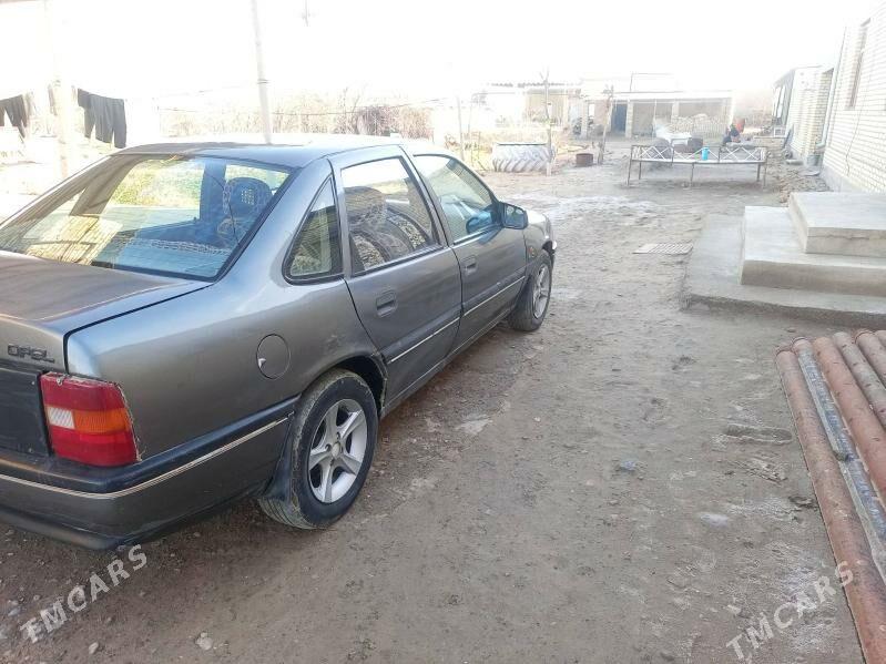 Opel Vectra 1989 - 32 000 TMT - Mary - img 1
