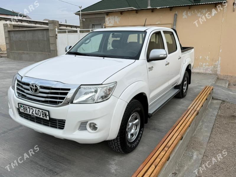 Toyota Hilux 2012 - 315 000 TMT - Балканабат - img 1