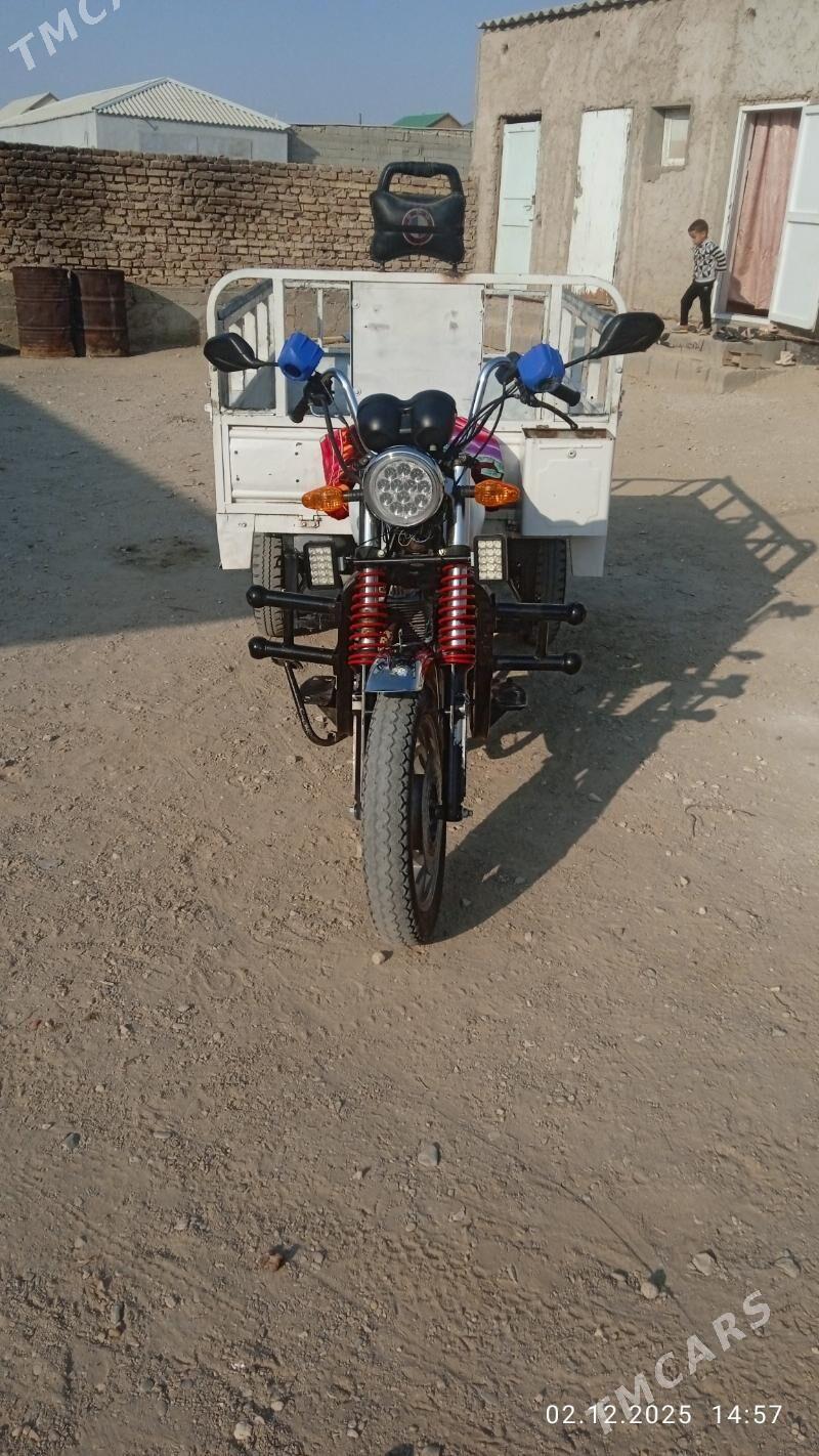 Fekon FK200-14G 2011 - 14 000 TMT - Балканабат - img 1