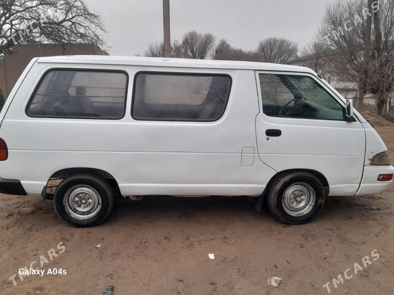 Toyota Town Ace 1993 - 25 000 TMT - Шабатский этрап - img 1