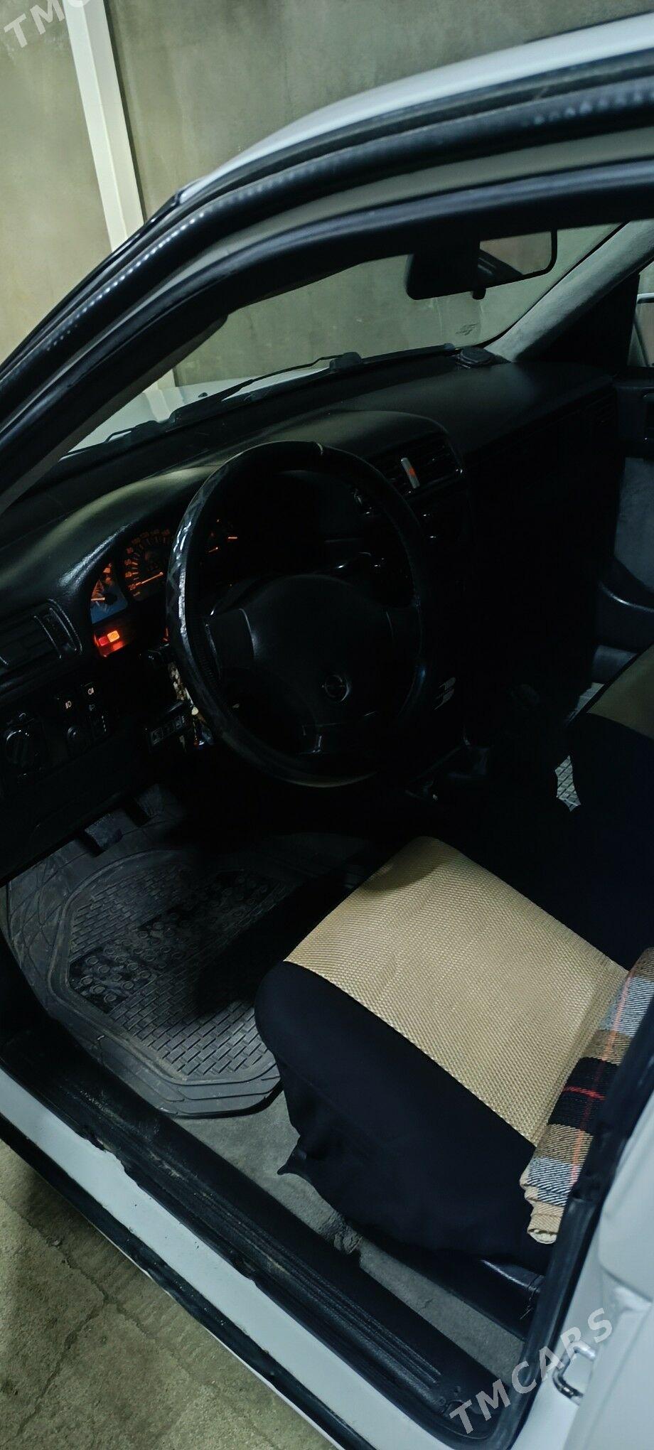 Opel Vectra 1991 - 45 000 TMT - Bäherden - img 1