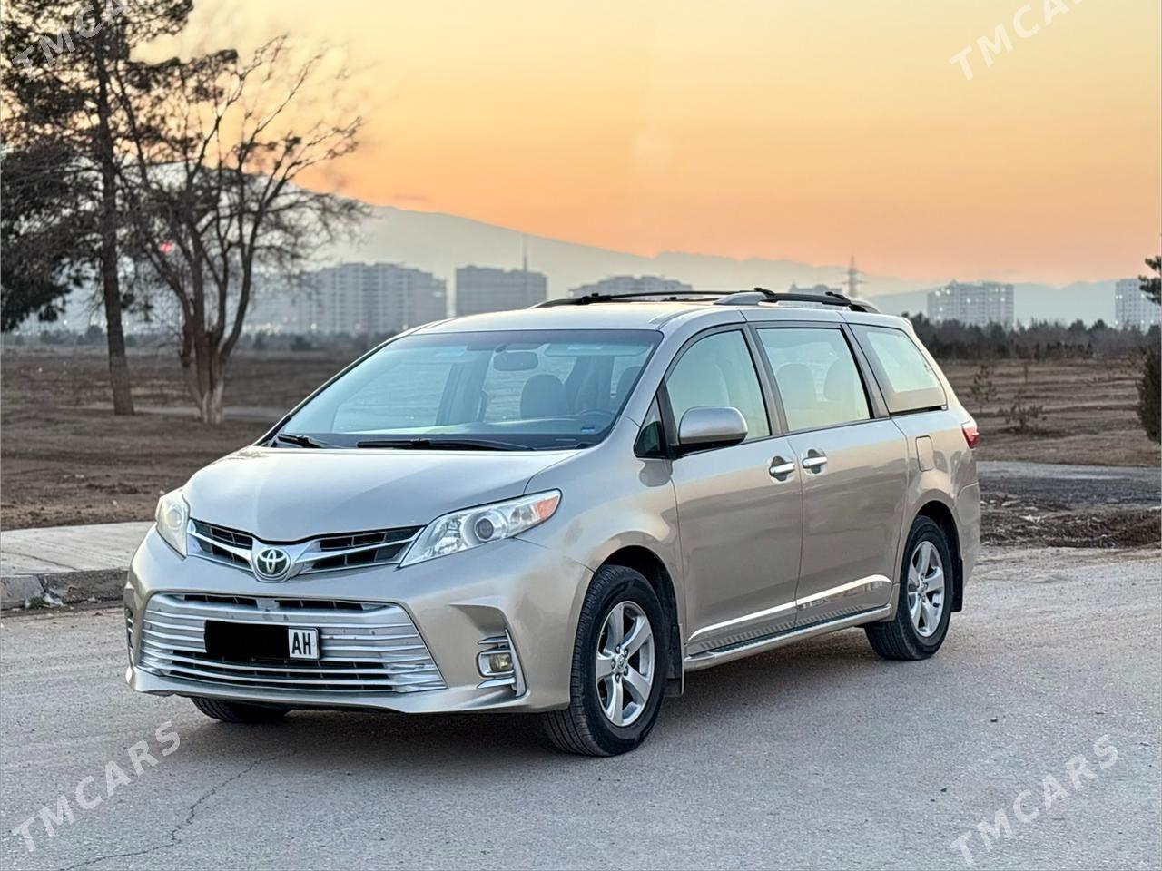 Toyota Sienna 2017 - 370 000 TMT - ул. Советская (Гарашсызлык шаёлы) - img 1