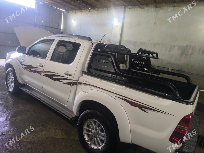 Toyota Hilux 2014 - 425 000 TMT - Kerki - img 1