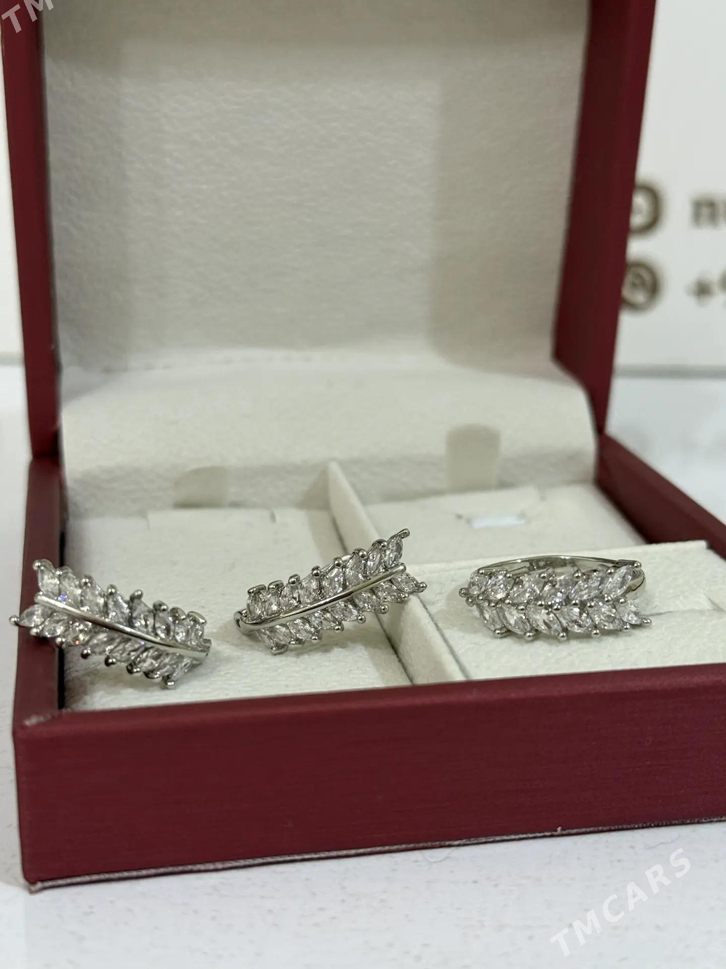 Garalmayan komplekt bijuteriya - Балканабат - img 1