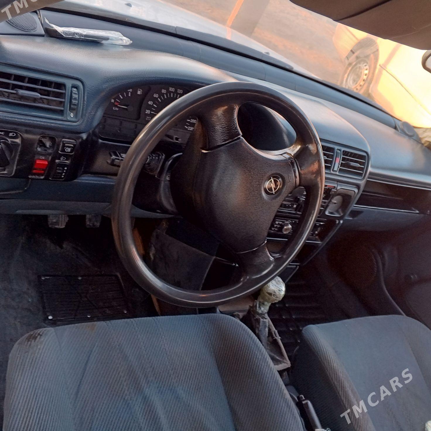 Opel Vectra 1991 - 42 000 TMT - Халач - img 1