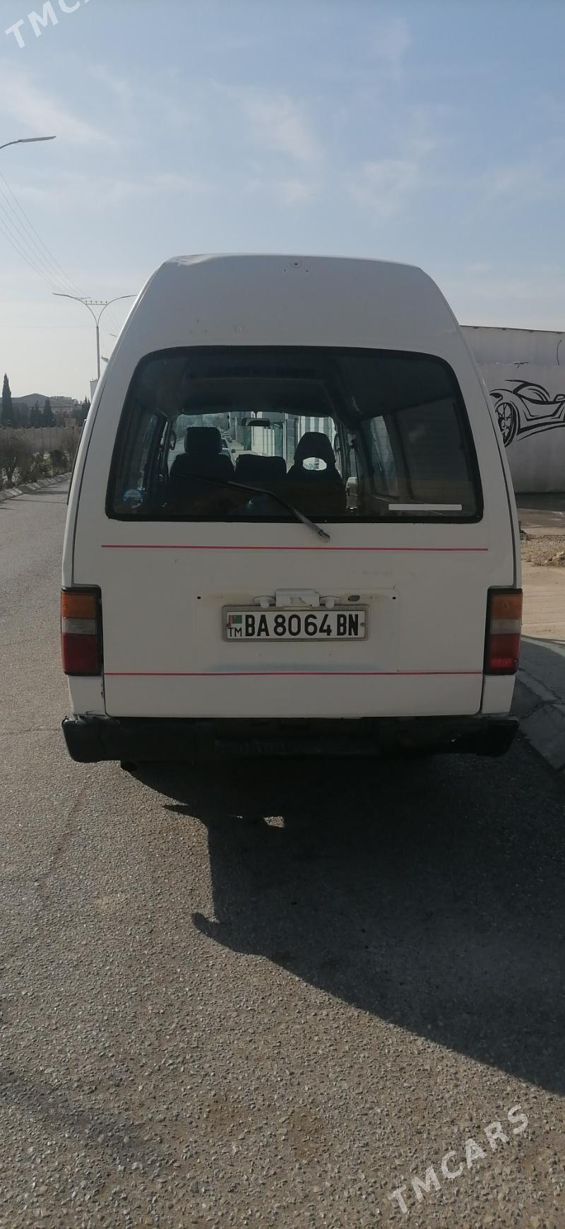 Nissan Urvan 1993 - 80 000 TMT - Балканабат - img 1