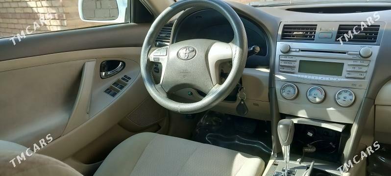 Toyota Camry 2010 - 190 000 TMT - Теджен - img 1