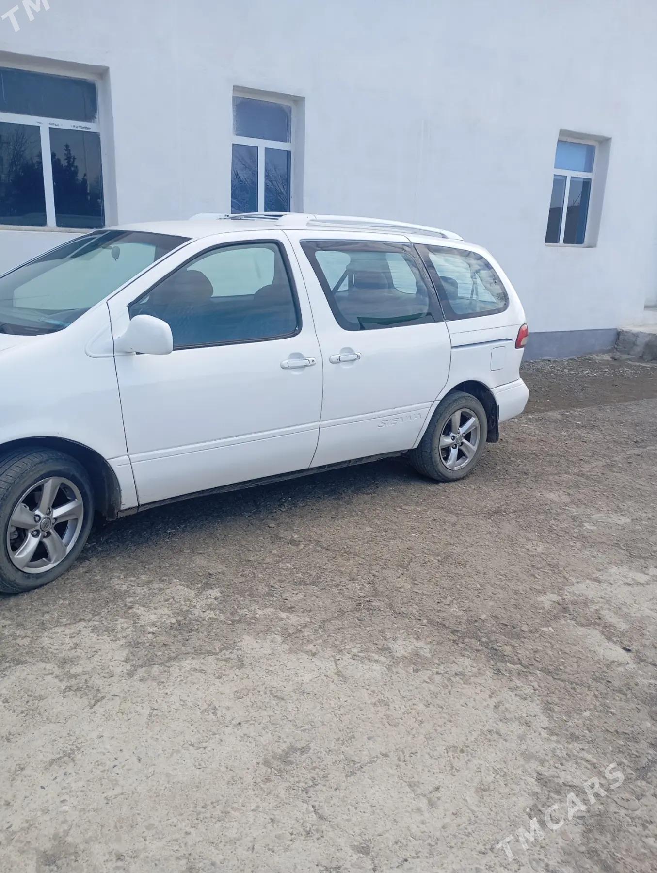 Toyota Sienna 2002 - 160 000 TMT - Magtymguly - img 1