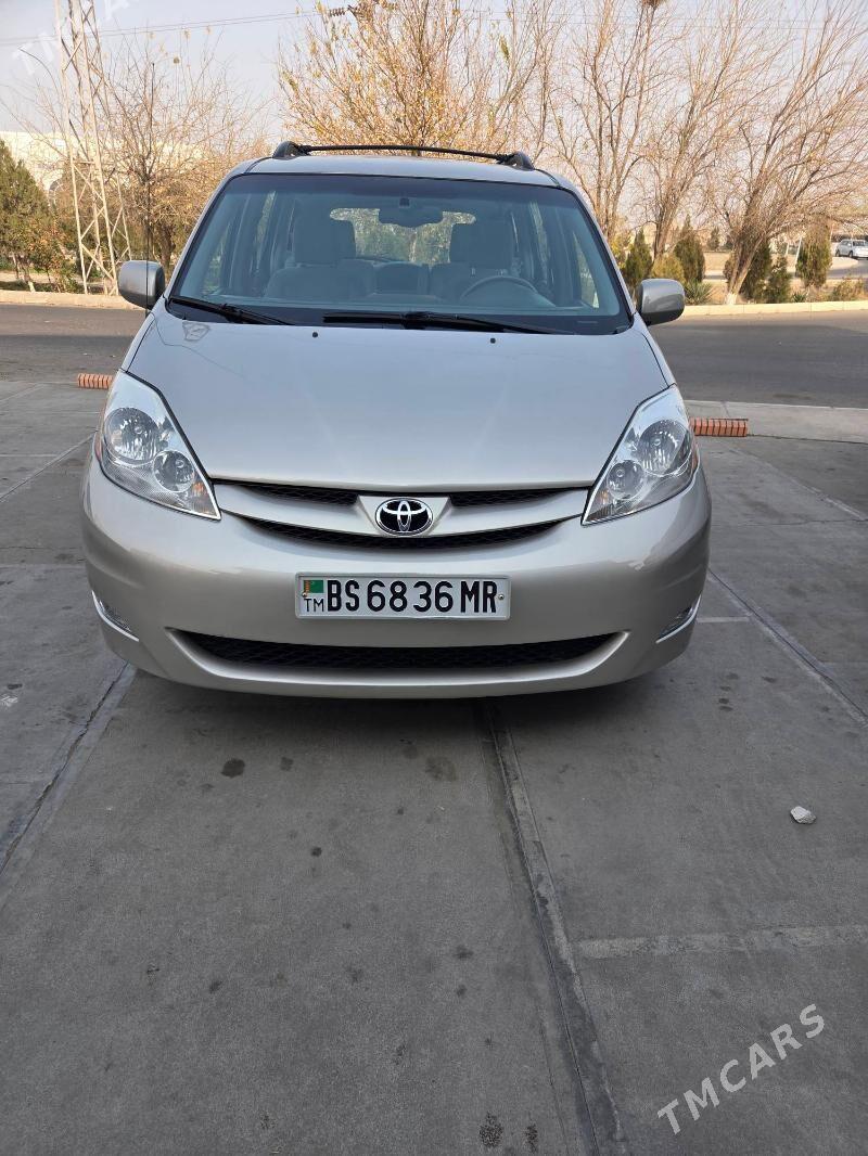 Toyota Sienna 2009 - 295 000 TMT - Мары - img 1