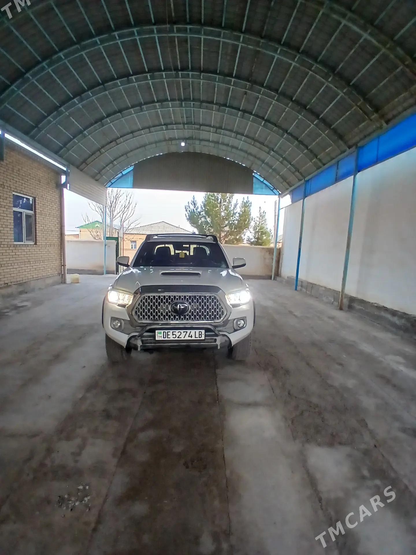 Toyota Tacoma 2019 - 420 000 TMT - Туркменабат - img 1