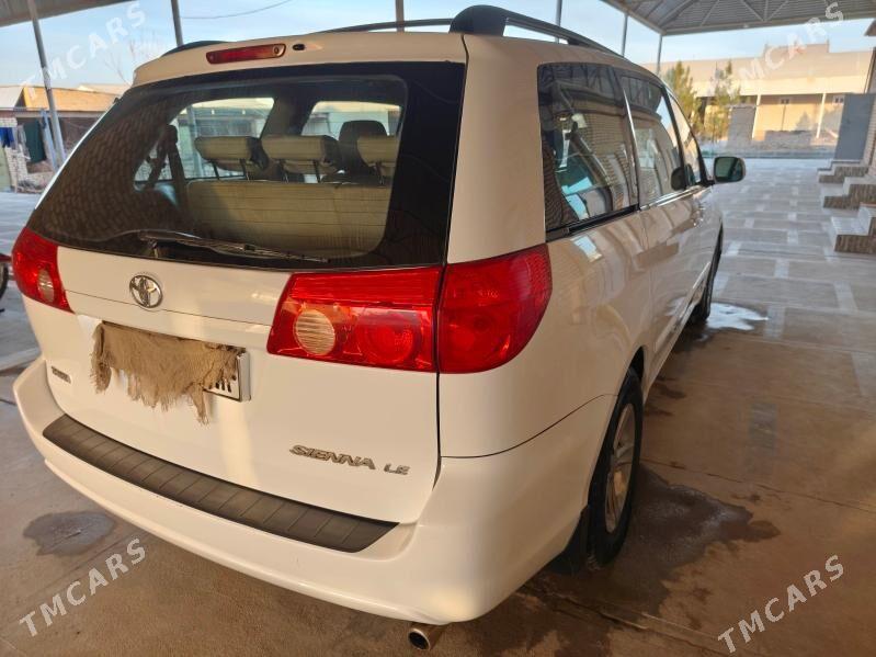 Toyota Sienna 2009 - 250 000 TMT - Мары - img 1