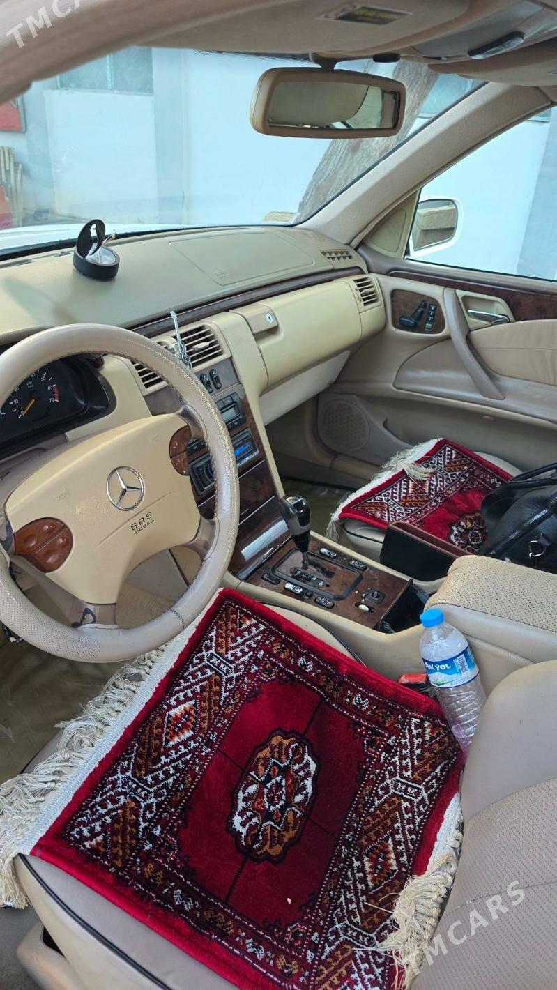 Mercedes-Benz 500E 2001 - 110 000 TMT - Мары - img 1