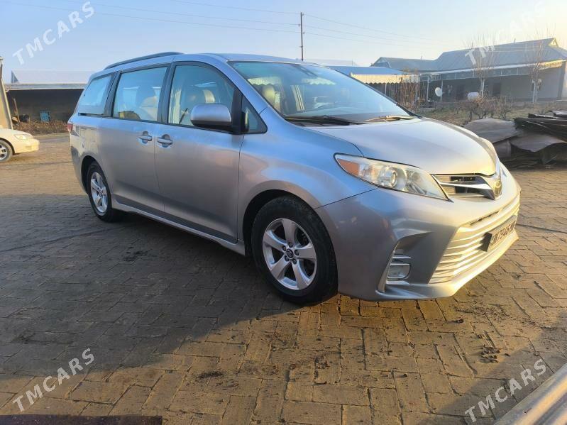 Toyota Sienna 2018 - 400 000 TMT - Байрамали - img 1