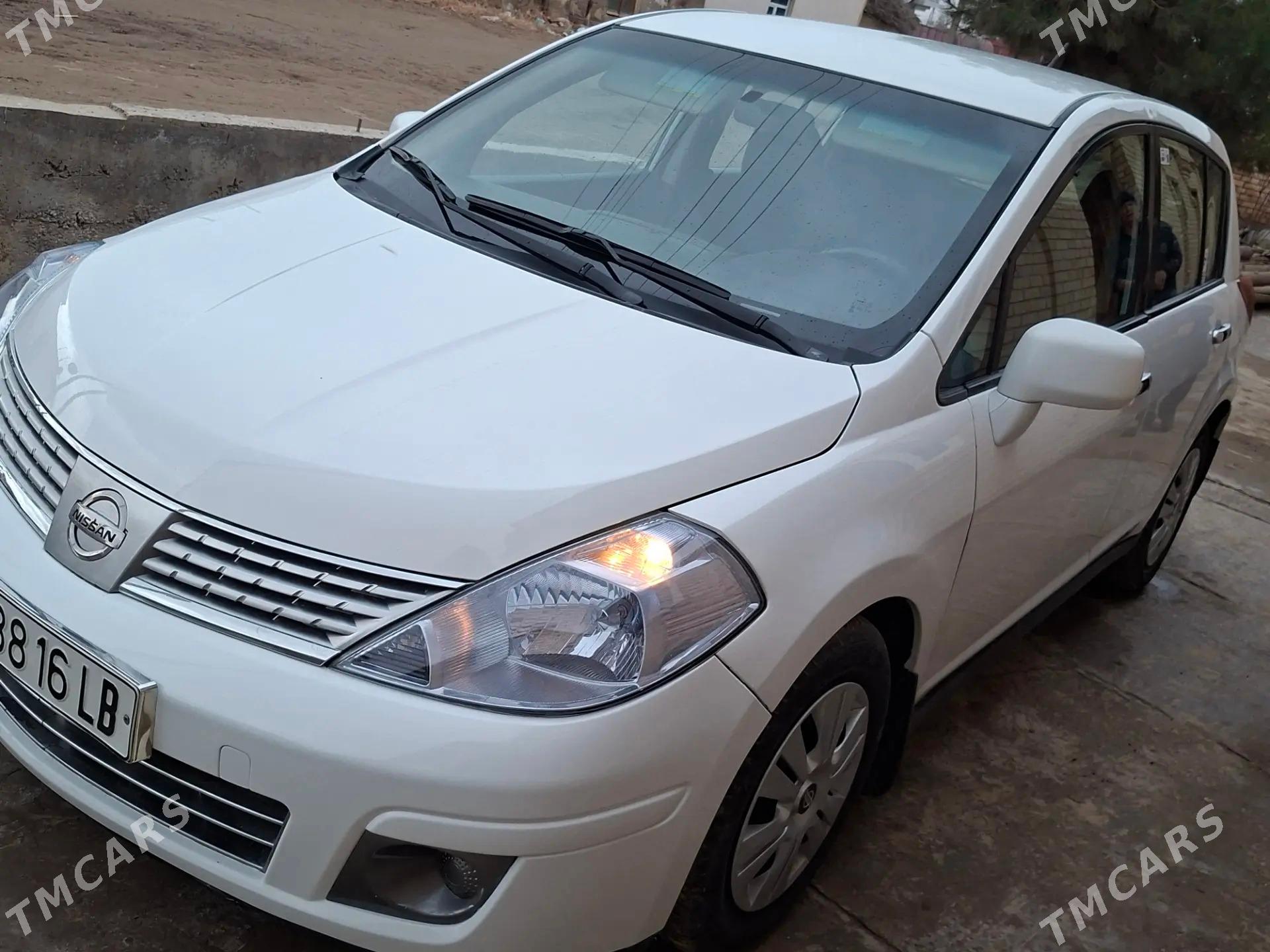 Nissan Versa 2011 - 140 000 TMT - Фарап - img 1
