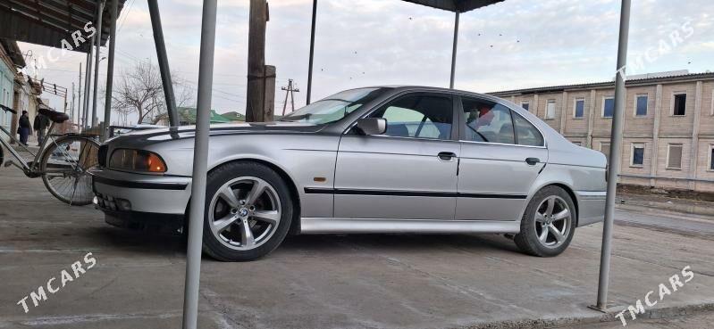 BMW E39 2000 - 120 000 TMT - Туркменабат - img 1
