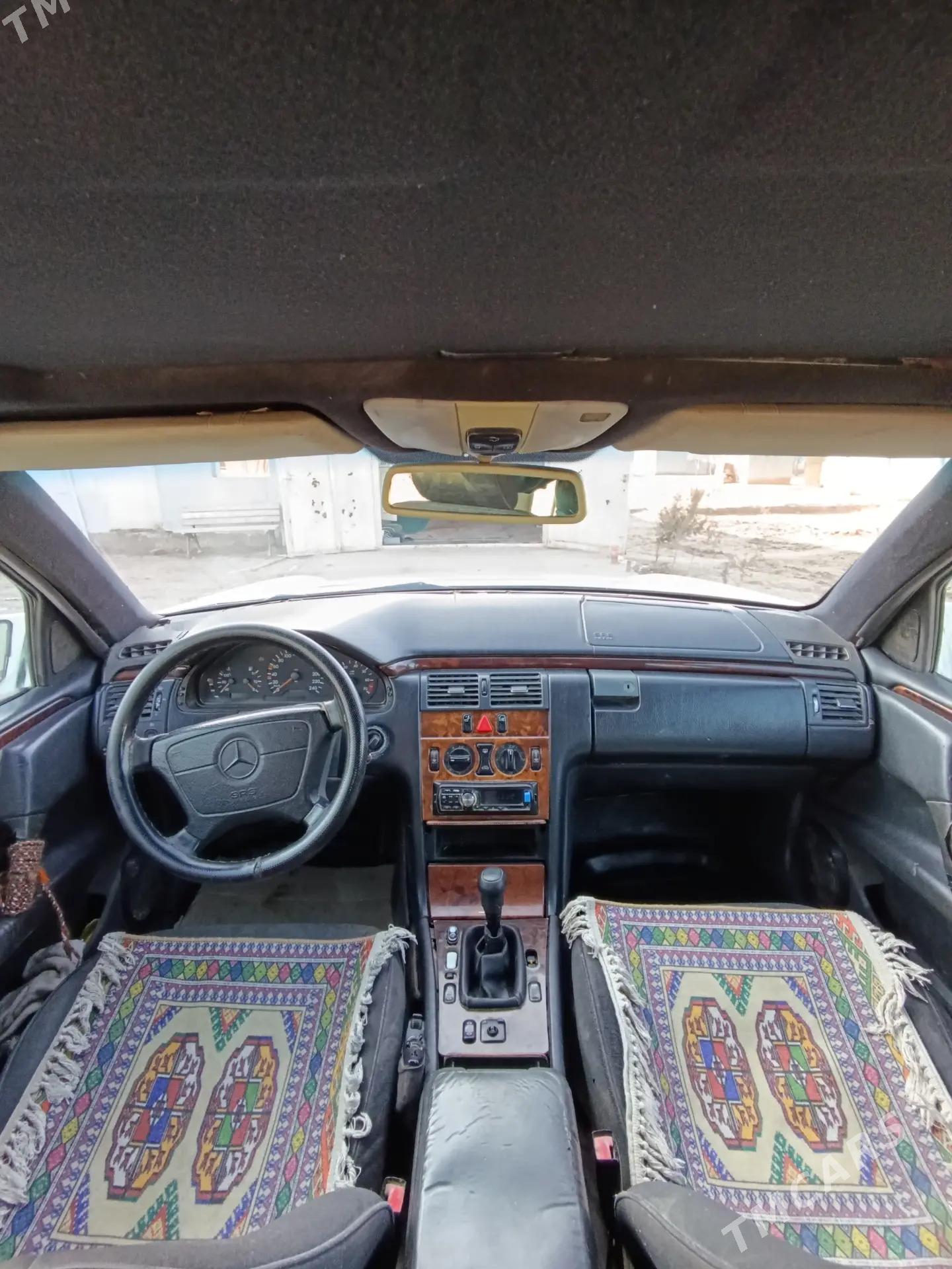 Mercedes-Benz E320 1996 - 57 000 TMT - Кёнеургенч - img 1