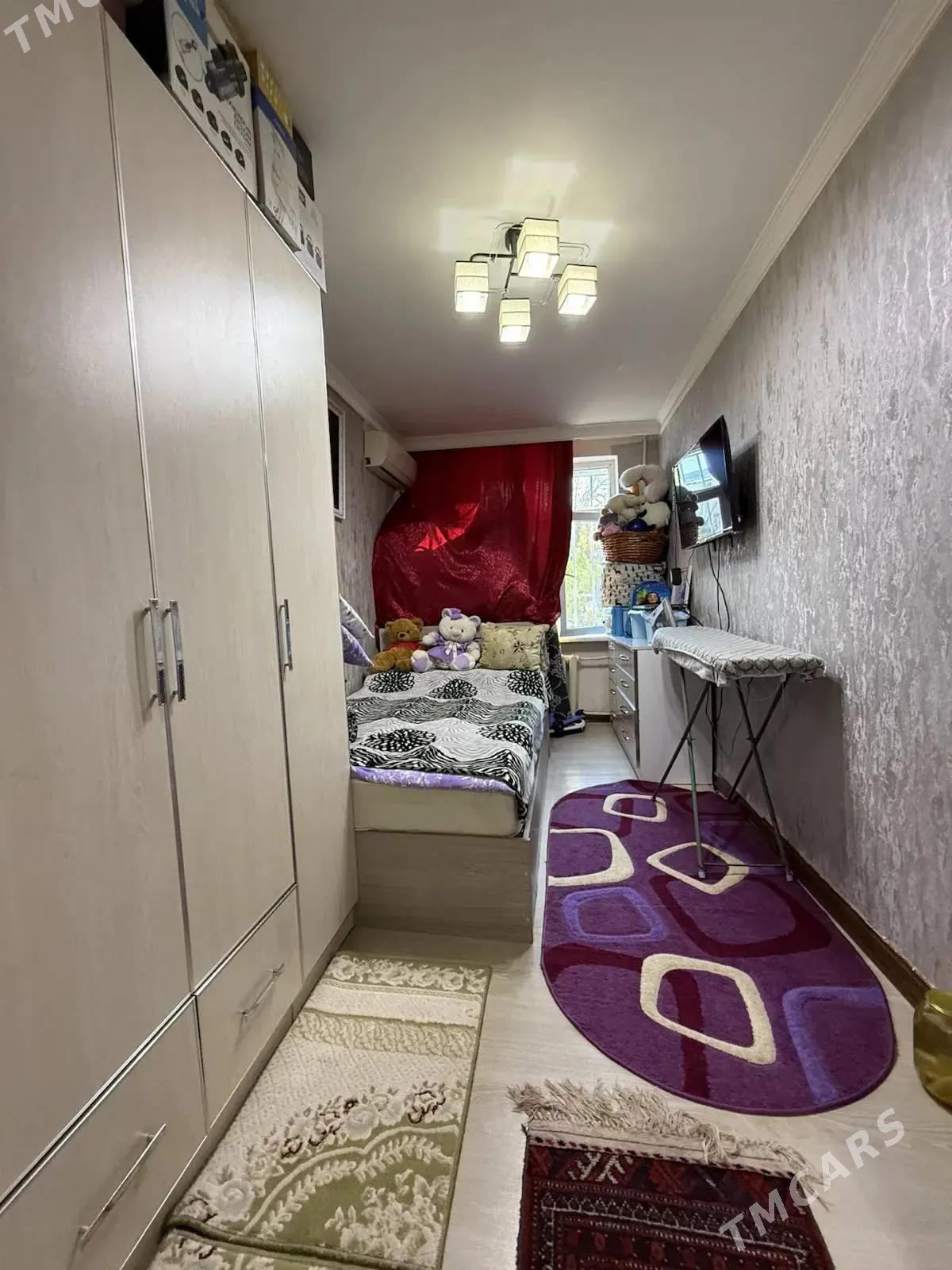 4 Mkr 1 Etaz 2 komnat - 4 мкр - img 1