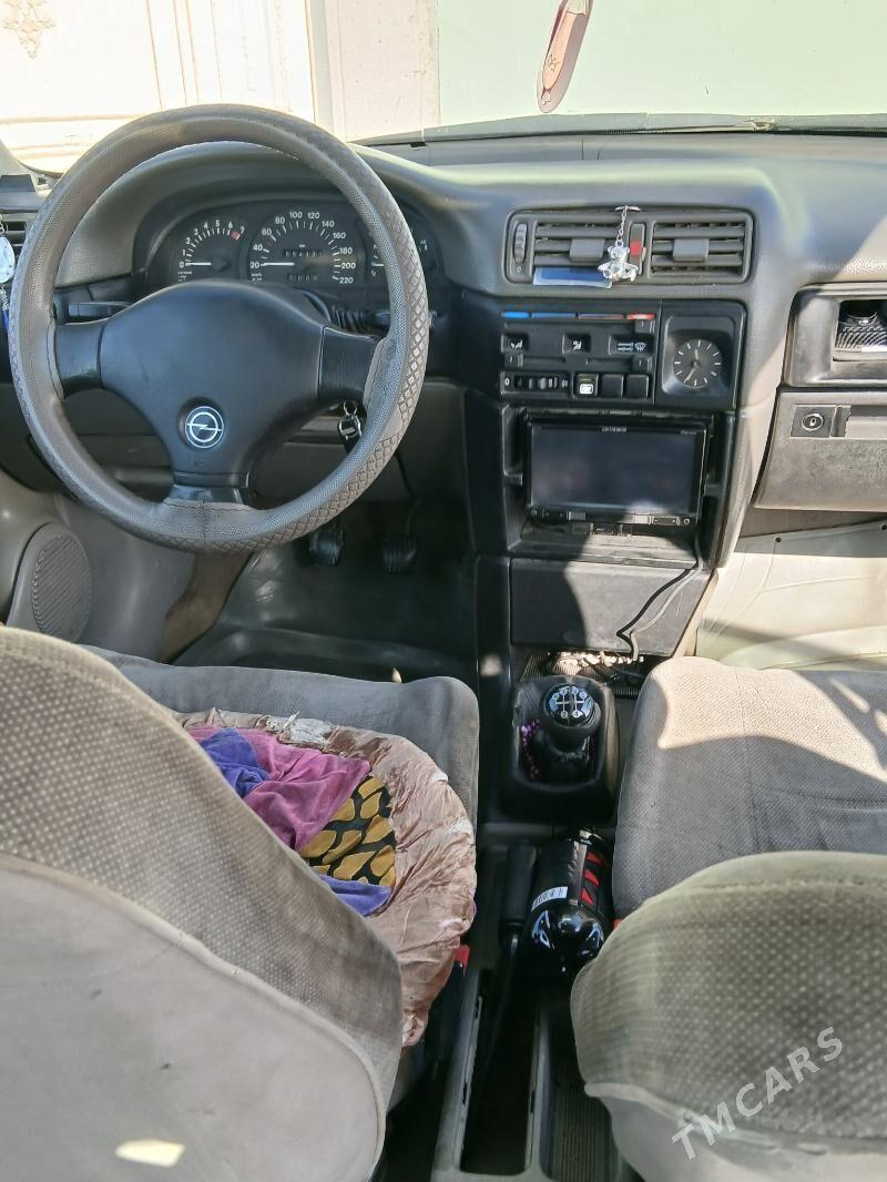 Opel Vectra 1990 - 35 000 TMT - Kaka - img 1