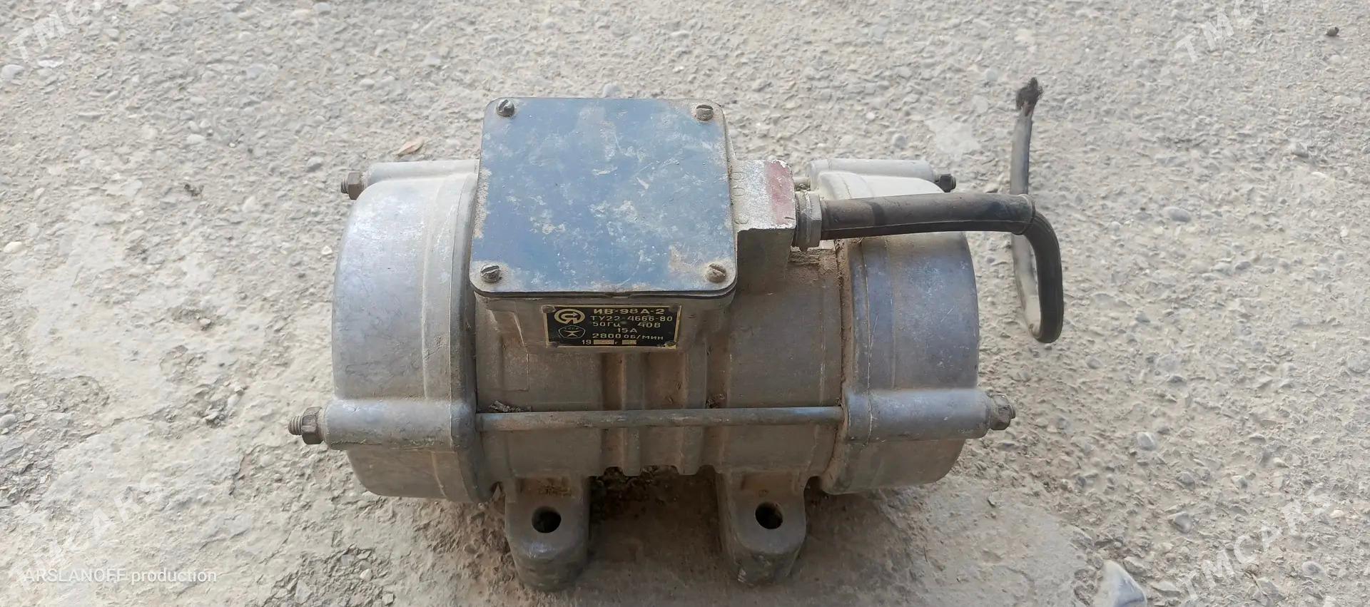 Wibrator 40W 2800 oborot/minut - Анев - img 1