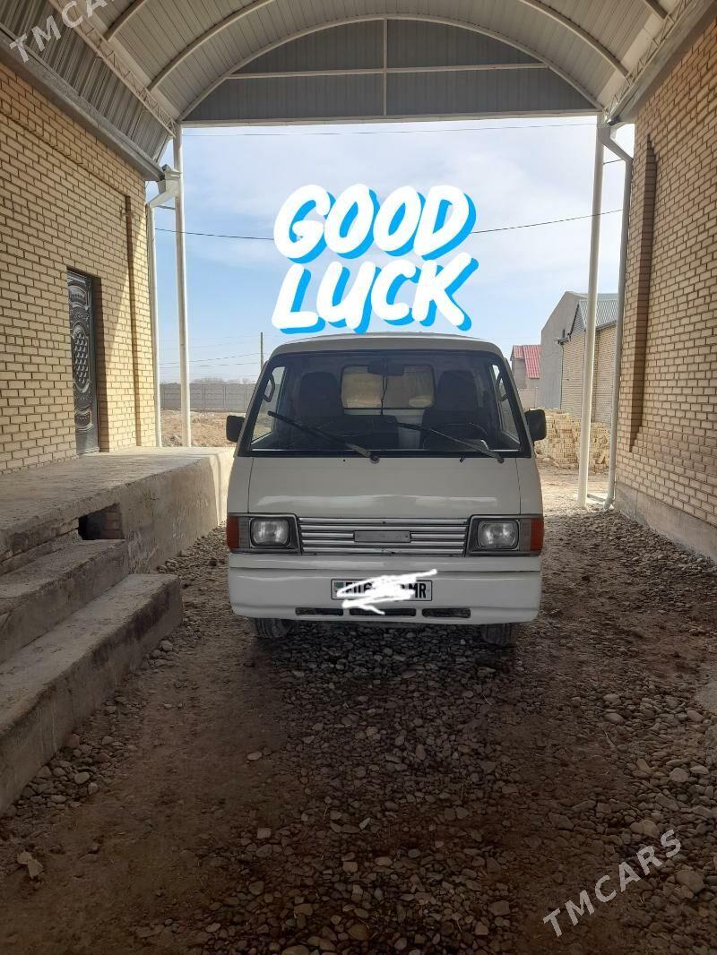 Toyota Hiace 1998 - 45 000 TMT - Мары - img 1