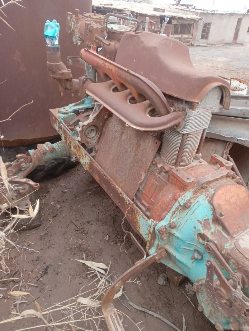 T-40 traktor 10 000 TMT - Теджен - img 1