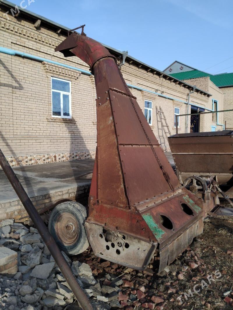 MTZ 80 2010 - 32 000 TMT - Халач - img 1