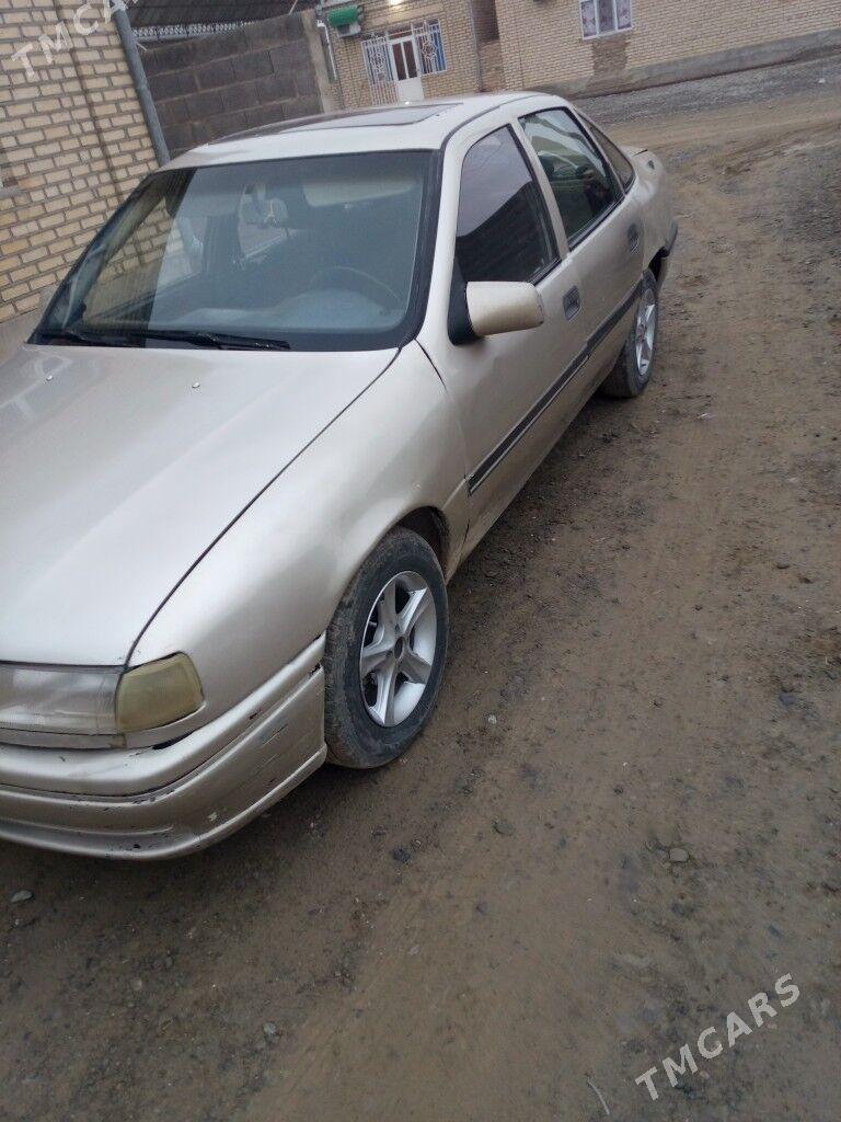 Opel Vectra 1990 - 27 000 TMT - Bäherden - img 1