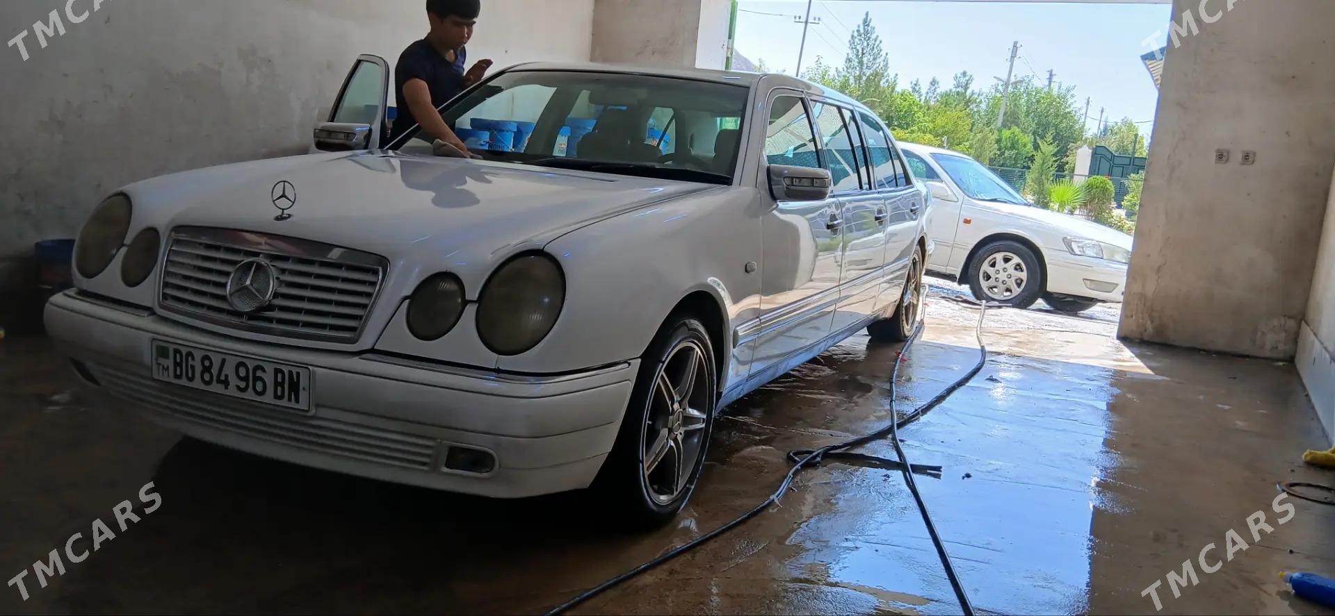 Mercedes-Benz E320 1998 - 75 000 TMT - Balkanabat - img 1