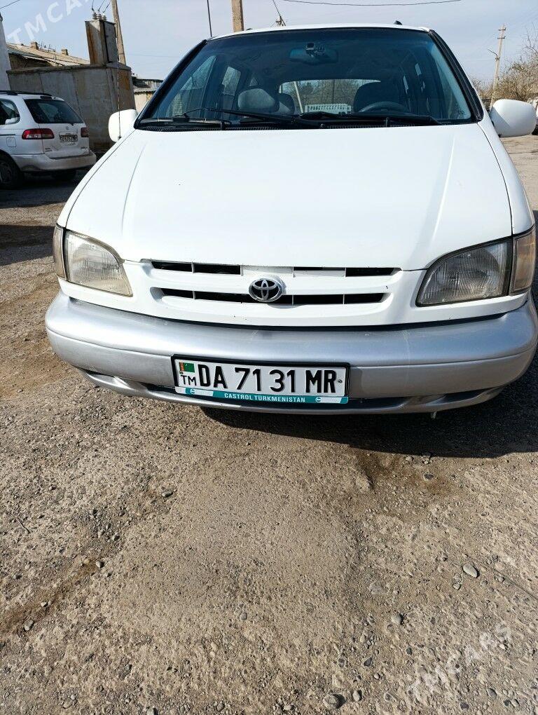 Toyota Sienna 2000 - 160 000 TMT - Мары - img 1