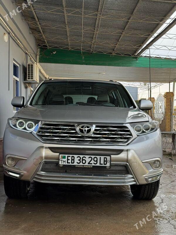 Toyota Highlander 2011 - 325 000 TMT - Дянев - img 1